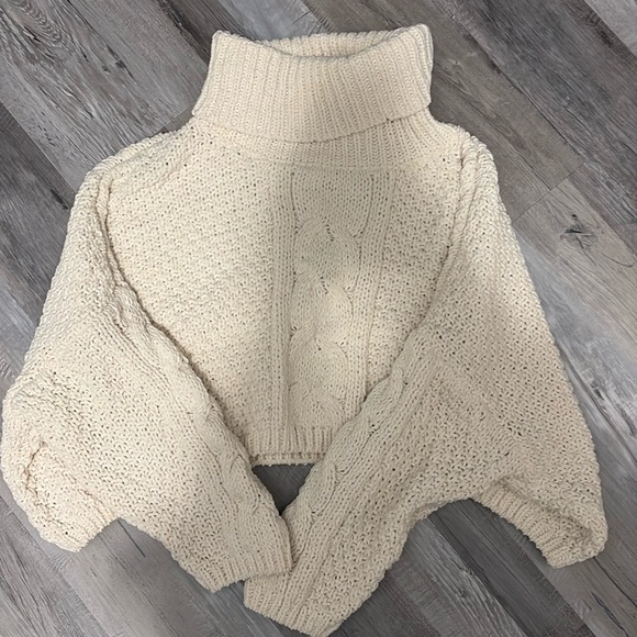Forever 21 Cropped Sweater - Picture 1 of 1